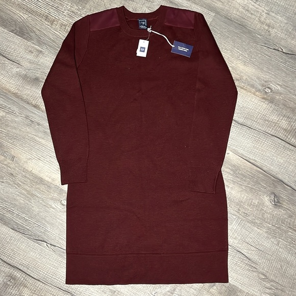 GAP Men’s 100% Merino Wool Sweater - Size M, Burgundy, Shoulder Accents - Picture 2 of 10